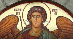 Православните верници слават Собор на Свети Архангел Михаил