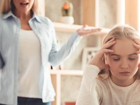 Овие знаци покажуваат дека сте премногу строг родител, тврдат експертите