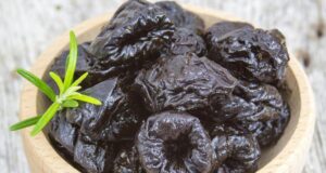 Земајте само неколклу суви црни сливи на ден