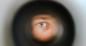 Параноја: причина, симптоми и третман на прекумерно сомневање, љубомора и страв