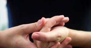 Еве зошто зглобовите крцкаат