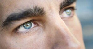 Играње на окото со денови: причини за досадно треперење на окото