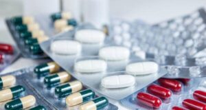 Многумина грешат: Еве каде не треба да чувате лекови