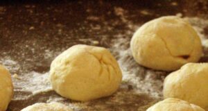 ДОМАШНИТЕ СЕ НАЈВКУСНИ: КНЕДЛИ СО СИРЕЊЕ И ГРИЗ