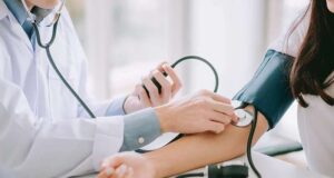 Задолжително посетете лекар: Овие три знаци покажуваат дека вашиот крвен притисок е алармантно висок