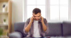 Зошто ни се врти кога ќе станеме?