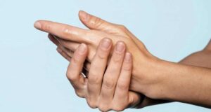 Како се ракувате, силно или лабаво? РАЦИТЕ кажуваат за нас