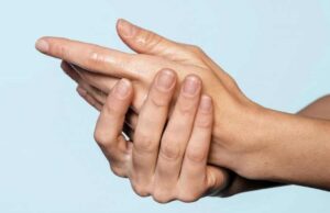 Како се ракувате, силно или лабаво? РАЦИТЕ кажуваат за нас