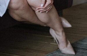 Модринки, ОТЕЧЕНИ вени, отоци: ИЗГЛЕДОТ НА ВАШИТЕ НОЗЕ говори за вашето ЗДРАВЈЕ, а еве кога треба СЕРИОЗНО ДА СЕ ЗАГРИЖИТЕ!