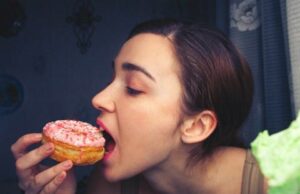 Нутриционист открива 5 намирници кои треба да ги избегнуваме пред спиење