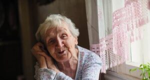 Баба (102) откри 3 работи кои се клучни за долговечноста: Нејзиниот совет е многу практичен