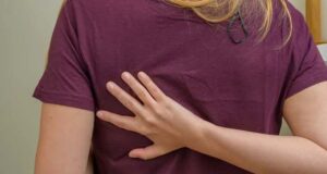 Зошто се јавува болка во лопатките?