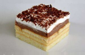 КЕКС НА ЕКС: Торта без мака, вистинска кремаста фантазија на која тешко може да се одолее