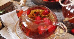 Рецепт за топол пијалок од ѓумбир и шипка кој го чува здравјето и е многу вкусен