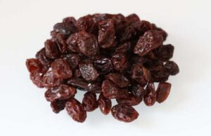 Сите пијат вода со лимон, но дали сте пробале вода со суво грозје? Има магични лековити ефекти!