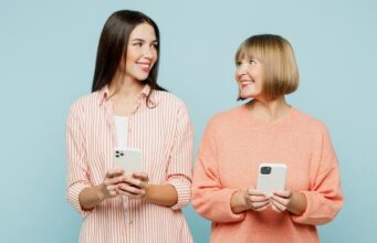 Психолозите објаснуваат како да препознаете нездрав однос мајка-ќерка