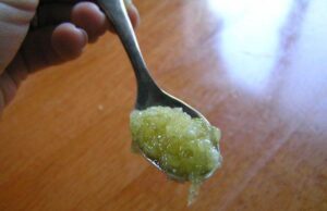 Седум дена јадете една лажица на празен стомак: Ќе се изненадите колку килограми ќе изгубите! (РЕЦЕПТ)