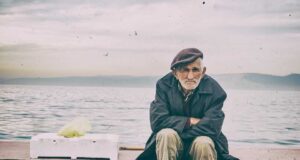 Светската здравствена организација го кажа својот збор: осаменоста е исто толку опасна како пушењето 15 цигари на ден