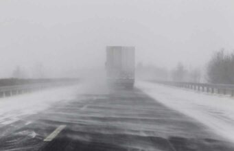 Снежна бура ги зафати Романија и Молдавија, има жртви: Вклучен е црвениот метео аларм, во некои делови нема струја