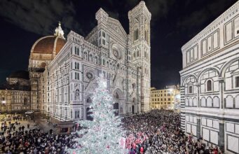 Од север кон југ, еве ги најубавите новогодишни елки во Италија (ВИДЕО)