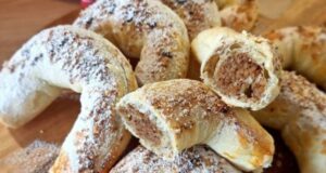 Домашни Бур-Кифли: Баран рецепт со многу едноставни состојки