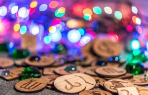 ВИКЕНД ХОРОСКОП ОД 22 ДО 24 ДЕКЕМВРИ: Овенот и Бикот ќе уживаат во празничните активности