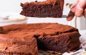 Чоколадна торта без брашно со само три состојки