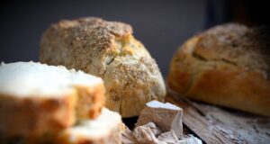 Која е разликата помеѓу сув и свеж квасец?