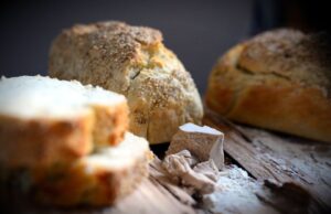 Која е разликата помеѓу сув и свеж квасец?