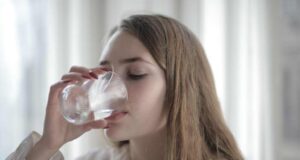 Не ги игнорирајте: Ова се четири знаци дека јадете премногу сол