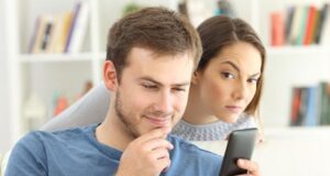 5 симптоми на патолошка љубомора: Помош?