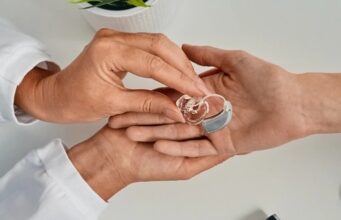 Слушните помагала им помагаат на луѓето да живеат подолго