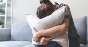 ДАЛИ СТЕ СТЕ СЛУШНАЛЕ ЗА ЕМОЦИОНАЛНА ИСЦРПЕНОСТ? Психотерапевт открива 8 клучни знаци за оваа скриена состојба!