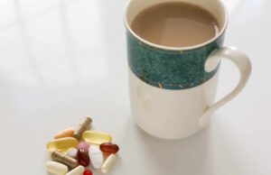 Седум видови лекови кои не треба да се пијат во временска близина со кафе