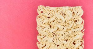 НЕ СОДРЖАТ НИШТО здраво и хранливо – Нутриционист предупредува за СОСТАВОТ НА НУДЛИТЕ, поради ова ќе ги исфрлите од кујната