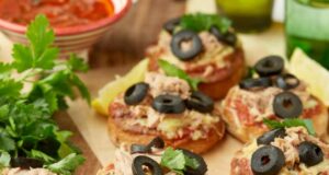 Идеални за петок: Мини пиците со туна се брз и вкусен оброк