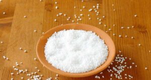 Облогите со сол лечат речиси сè: Еве како правилно да ги нанесете и подготвите!