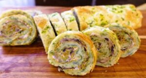 Посен солен ролат со богат вкус и прекрасен изглед. Гостите ќе бидат воодушевени!