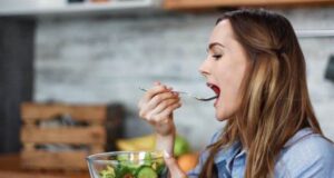 Научниците пресметале се: Не јадете во овој период, ќе се здебелите