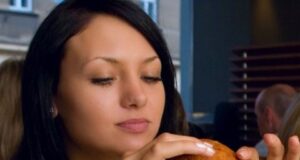 Ако имате над 40 години, треба да јадете помалку од овие намирници. Го успоруваат метаболизмот