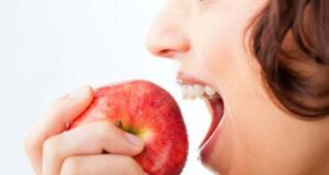 Оваа девојка јадела по едно јаболко секоја вечер пред спиење 30 дена, еве што и се случило