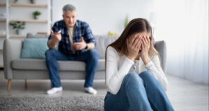 Препознајте ги знаците на емоционална манипулација