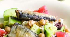 ГРЧКА САЛАТА СО САРДИНИ