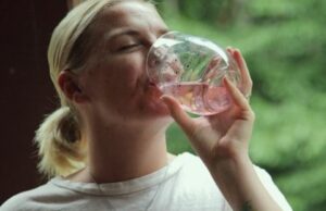 Нутриционист: Секој треба да го започне утрото со едноставен пијалок