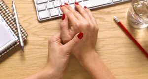 Псоријатичен артритис: Воспалителна состојба која предизвикува хроничен замор