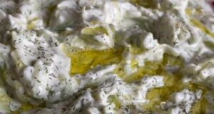 Освежителна таратор салата совршена за летните денови