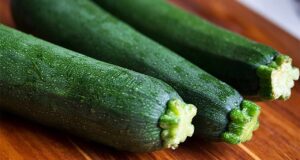 Совршен ручек за само 10 минути: Брз рецепт за тиквички со сирење