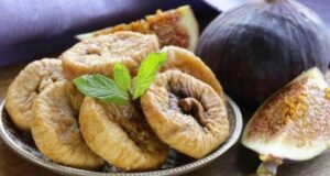 САМО 3 ПАРЧИЊА НА ДЕН ПОМАГААТ СО ВИСОК ПРИТИСОК: Ова овошје е „суво злато“ за коските, а еве кој треба да го избегнува