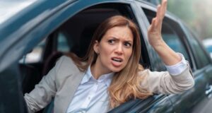 Дислоцирана агресија: Зошто некои луѓе го извлекуваат својот гнев на други