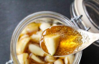Здраво и вкусно: Подгответе зимница од лук, вистински специјалитет!
